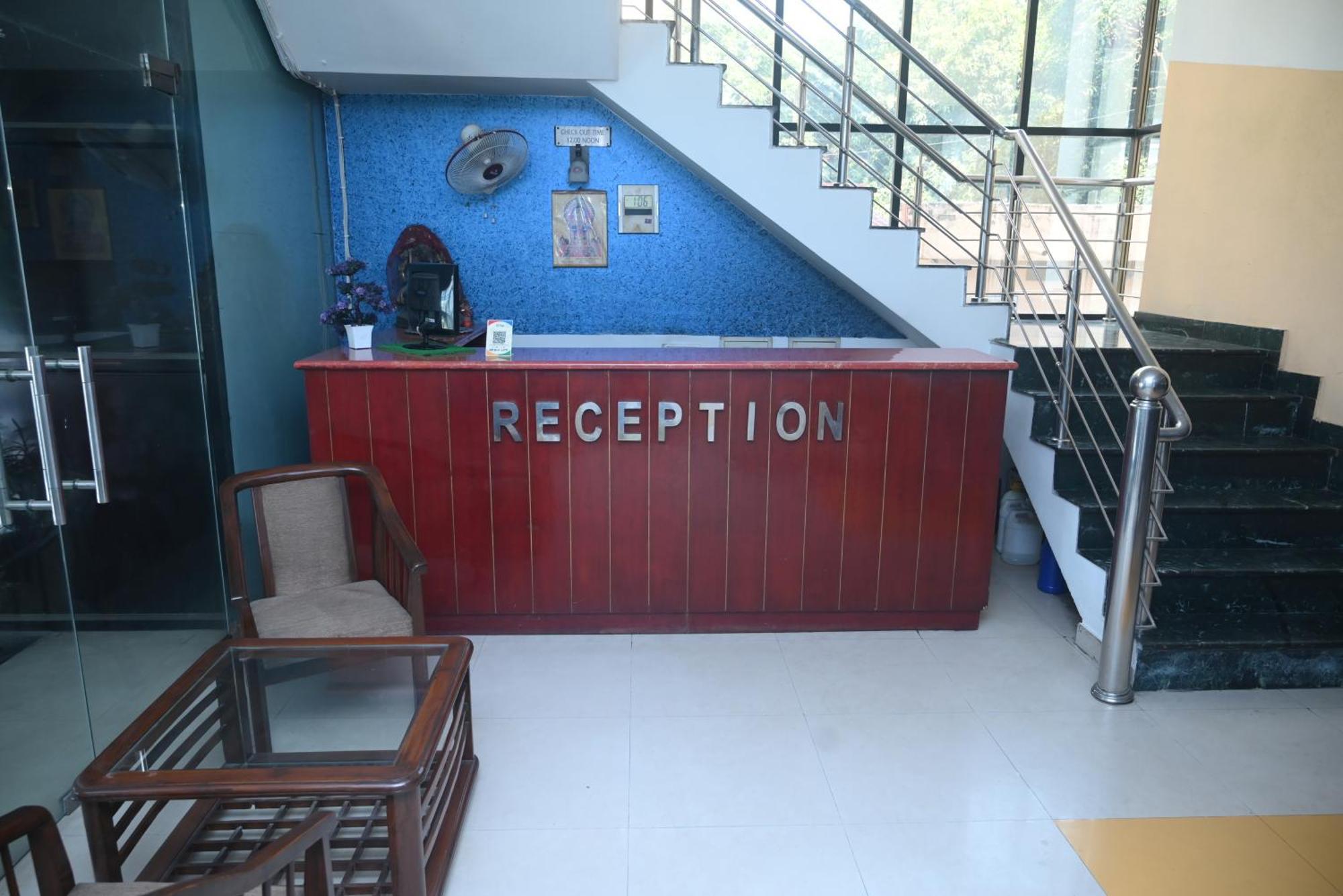Hotel Surya Plaza Kotdwāra Екстериор снимка