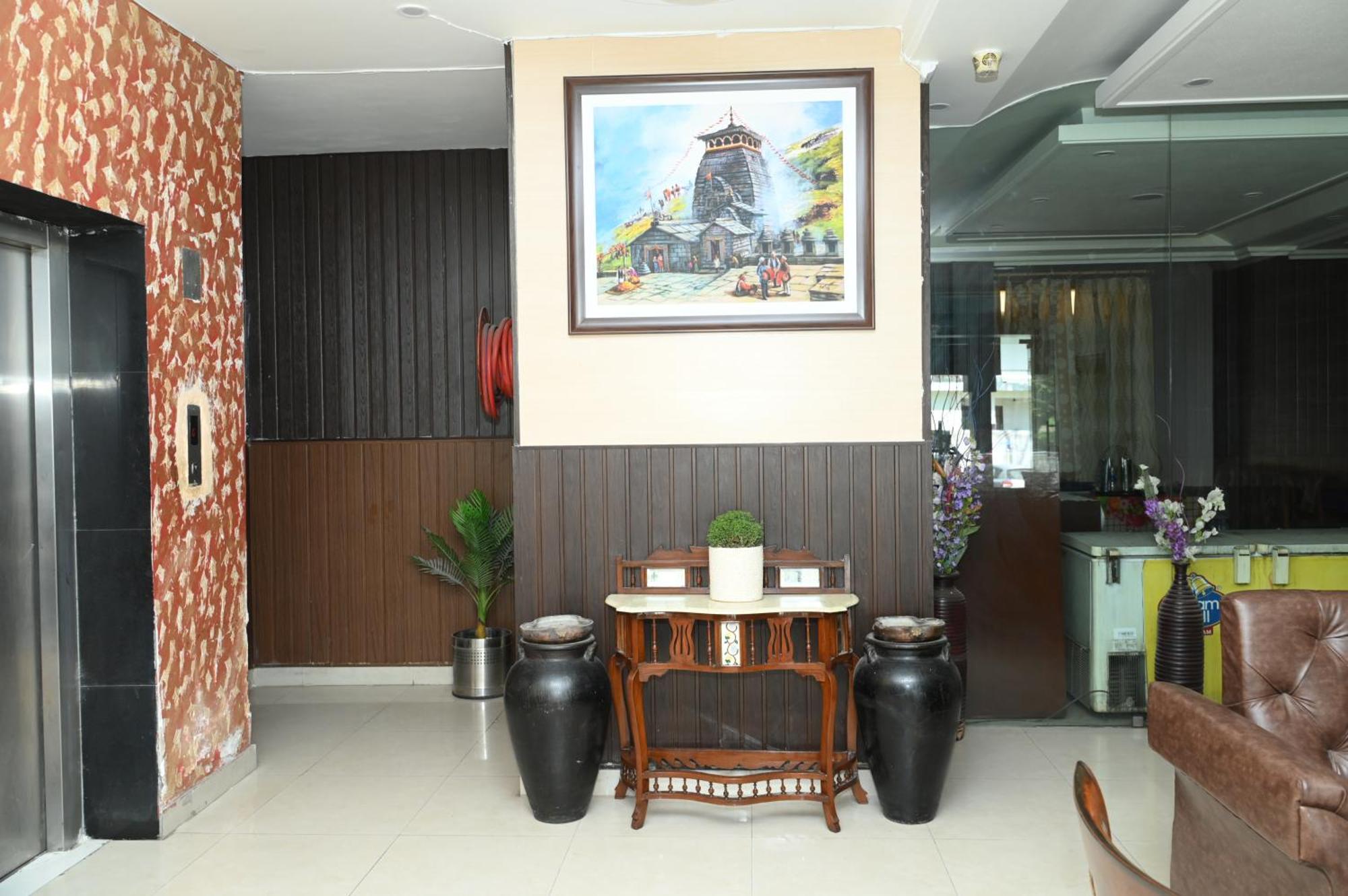 Hotel Surya Plaza Kotdwāra Екстериор снимка